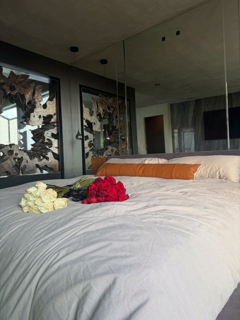 Roses on luxury bed — romantic gifting